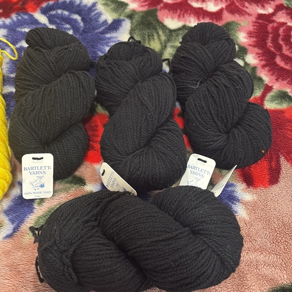 Bartlett Yarns 1 Skein Black 100% wool 2 Ply 210 Yards 4 Oz Made in Maine USA - Picture 4 of 6